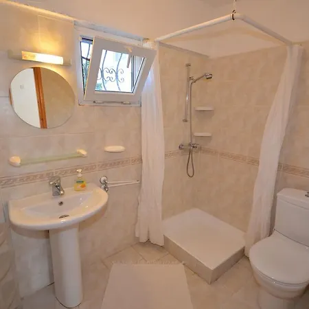 Klaas Villa *
